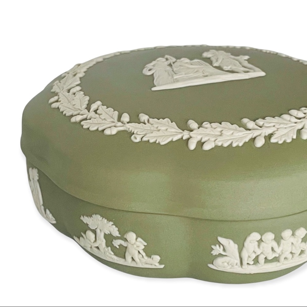 VTG Wedgwood Cream & Sage Green Box Neoclassical Motif NEW Condition - Picture 4 of 16
